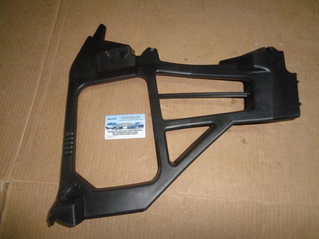 Кронштейн заднего бампера правый Ford Focus II