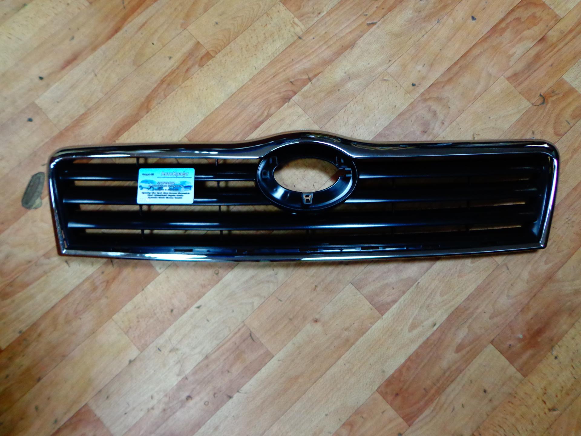 Решетка радиатора Toyota Avensis 2003-